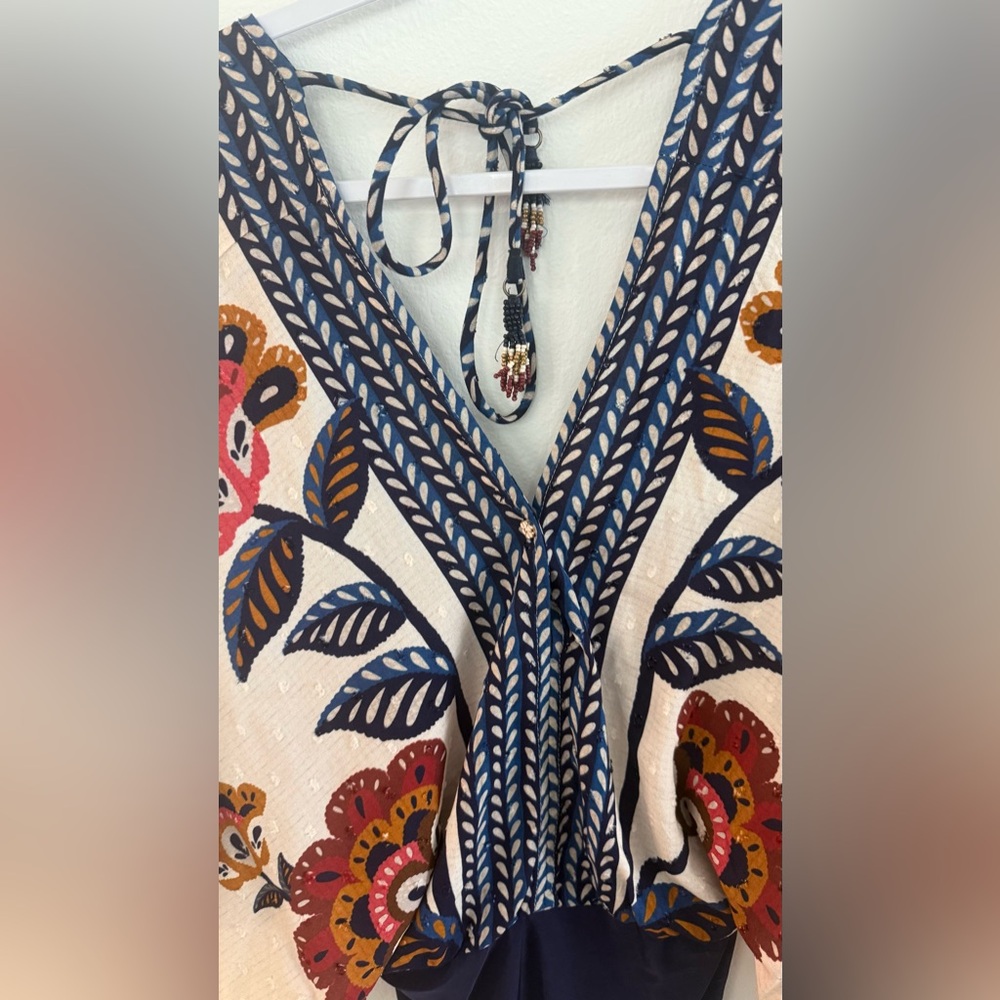 Sold M ! S available
Farm Rio bodysuit butterfly kaftan sleeves with Back ties - Picture 8 of 8